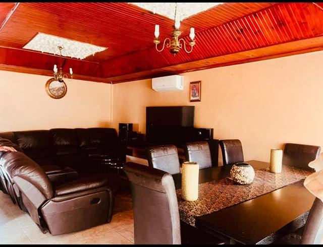 3 BEDROOM HOUSE FOR SALE IN KWAMASHU